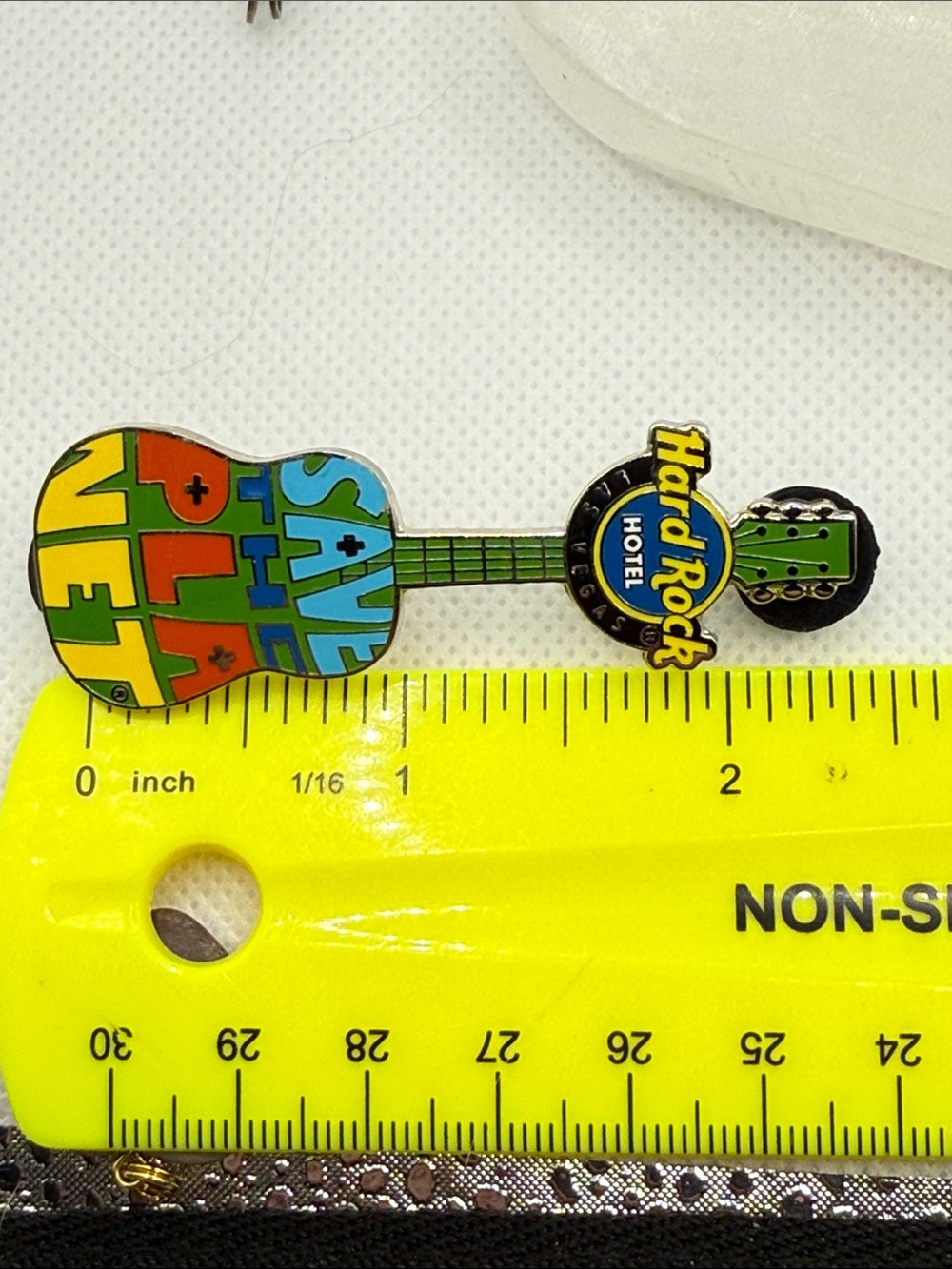 Hard Rock Cafe green blue yellow red Save The Planet Guitar Pin limited edition - Picture 12 of 15